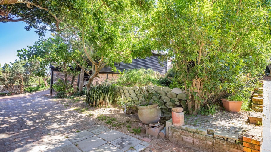 5 Bedroom Property for Sale in Lovemore Park Eastern Cape